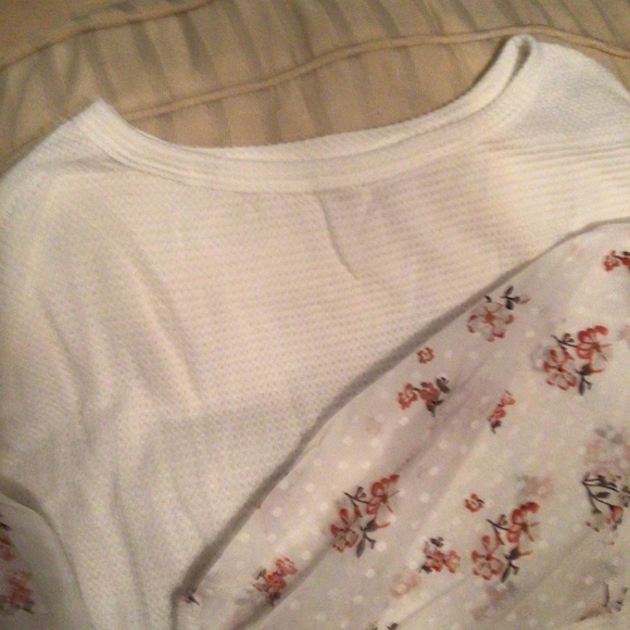 White blossom contrast Swiss dot waffle knit top - Picture 6 of 8